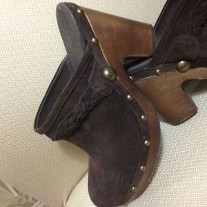 Uggs shoes authentic